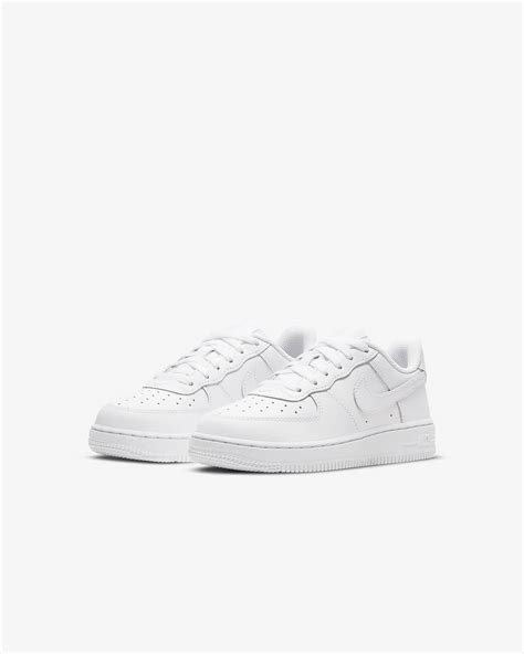 Shop Nike Force 1 LE Younger Kids' Shoe White 